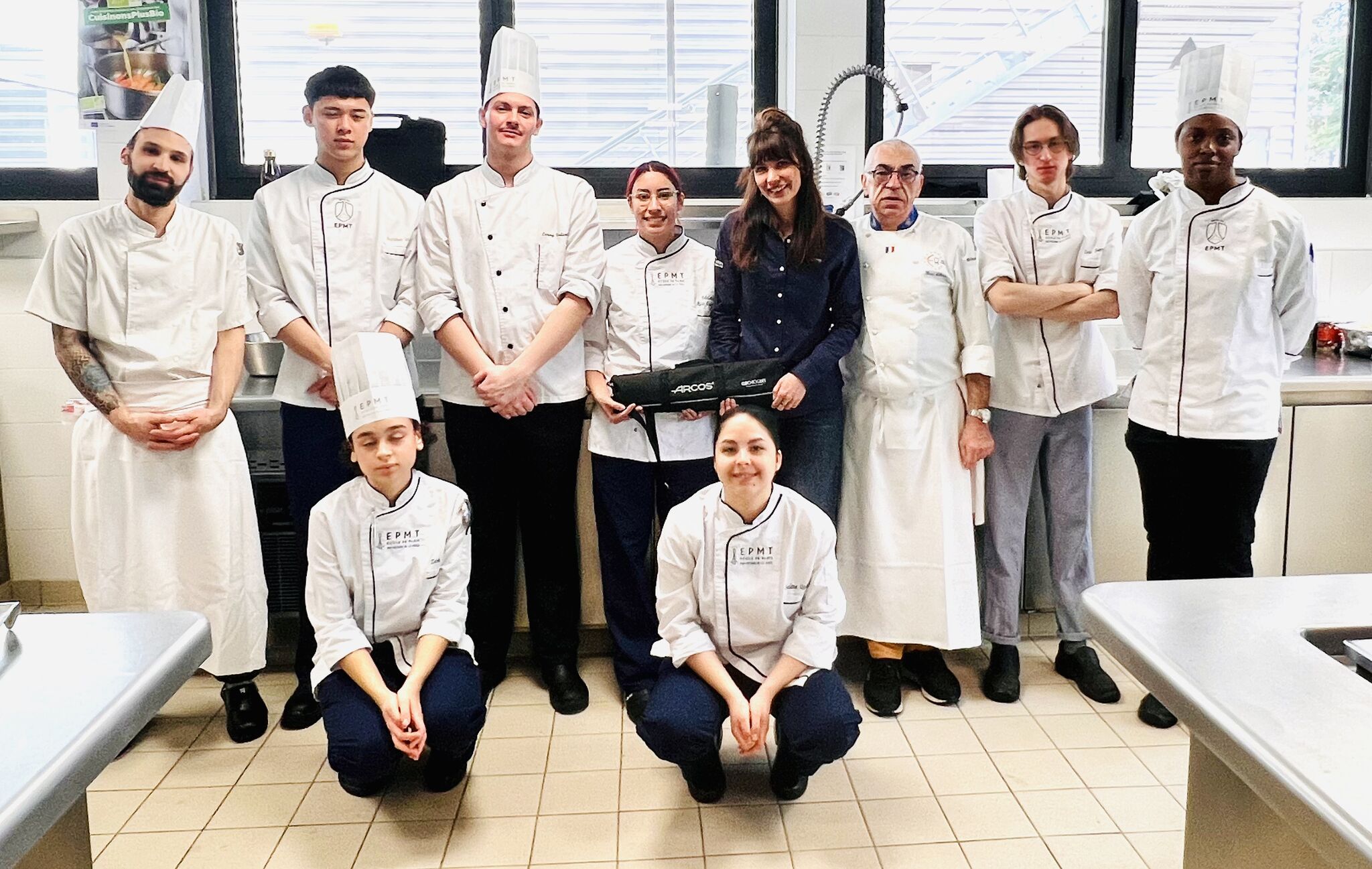 L’ART DE LA DÉCOUPE : UN GESTE FONDAMENTAL TRANSMIS AUX APPRENTIS